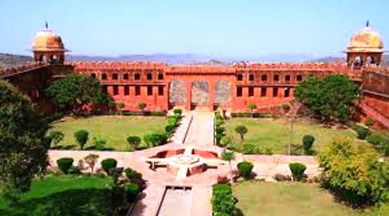 गर्मी में भी राहत देती है जयपुर के किलों की शीतलता
