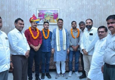 उपमुख्यमंत्री डॉ. प्रेमचंद बैरवा ने आरएएस में चयनित अभ्यर्थियों से मुलाकात कर दी बधाई, राष्ट्र की सेवा के लिए समर्पित रहने की सीख दी