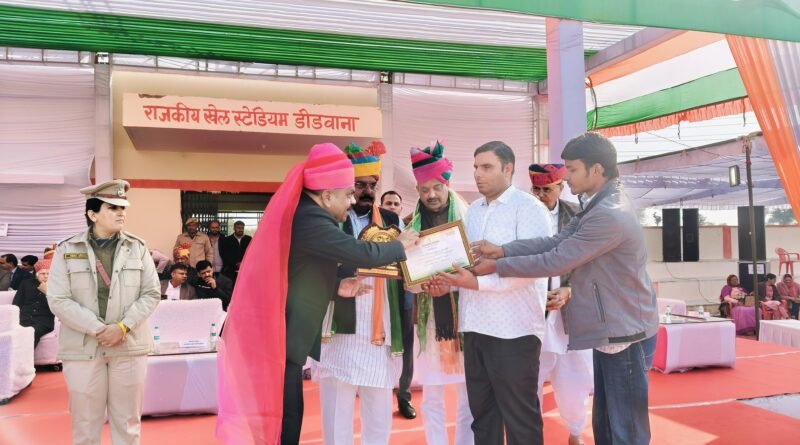 गणतंत्र दिवस पर पर्यावरण संरक्षण में उत्कृष्ट कार्य के लिए रामदेव खर्रा सम्मानित