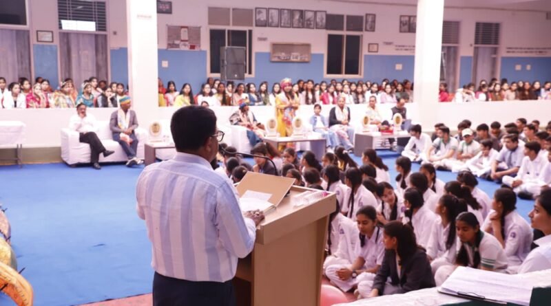 नूतन विद्या मन्दिर में वार्षिकोत्सव में किया प्रतिभाओं का सम्मान, विद्यार्थियों ने दी रंगारंग प्रस्तुति