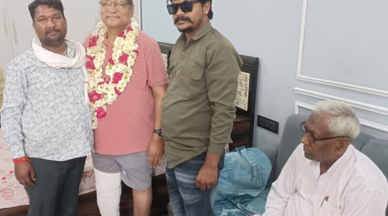 प्रदेशाध्यक्ष हरिनंद कहार से मिलने वालों का तांता लगा