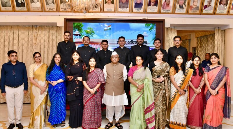 राज्यपाल से भारतीय प्रशासनिक सेवा के वर्ष 2024 के प्रशिक्षु अधिकारियों ने मुलाकात की,