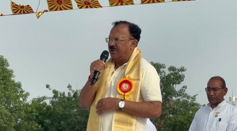 योग भारत की अमूल्य धरोहर, इसे जन-जन तक पहुँचाना हमारा दायित्व –  श्री देवनानी