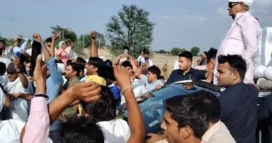 डाॅ. किरोडी लाल मीणा के पांचना बांध से पानी खुलवाने के आश्वासन के बाद धरना समाप्त