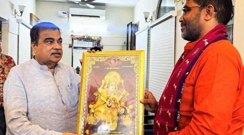 विविध राजनीतिक हस्तियों ने पंडित राजकुमार शर्मा से की मुलाकात