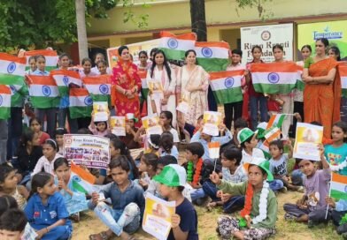 केसरी सिंह बारहठ की पुण्यतिथि पर बच्चों को बांटी स्कूल यूनिफॉर्म और सामग्री