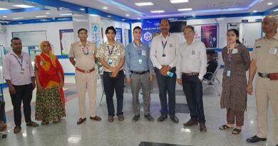 बैंक कर्मचारियों ने मांगों को लेकर बैज लगाकर किया विरोध प्रदर्शन, 28 से 30 सितंबर तक रहेगी अखिल भारतीय बैंक हड़ताल